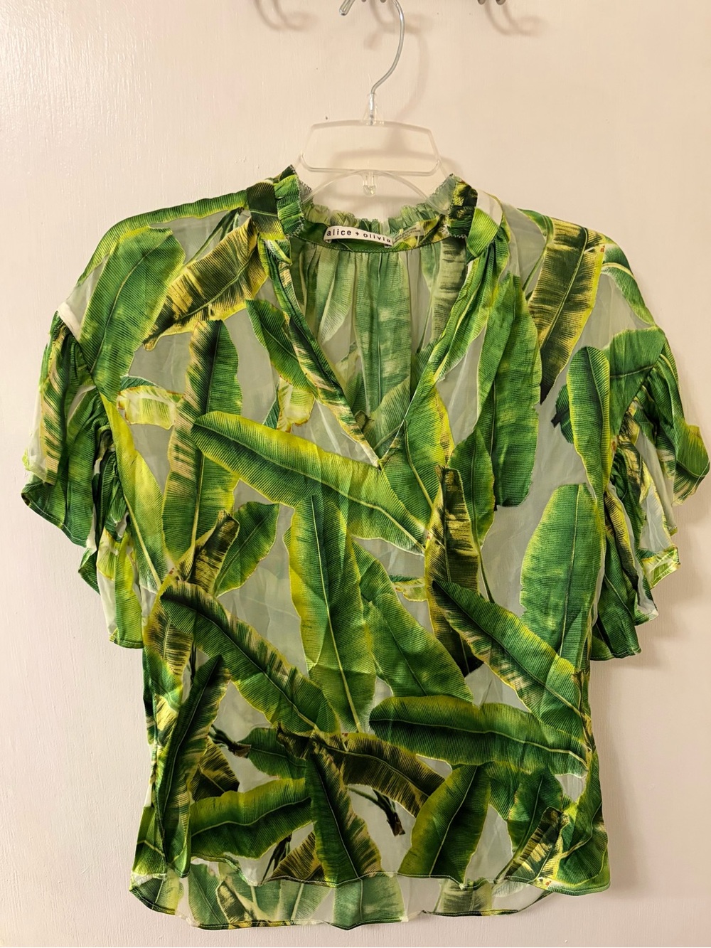 Alice + Olivia Green Tropical Leaf Print Sheer Flutter Sleeve Blouse